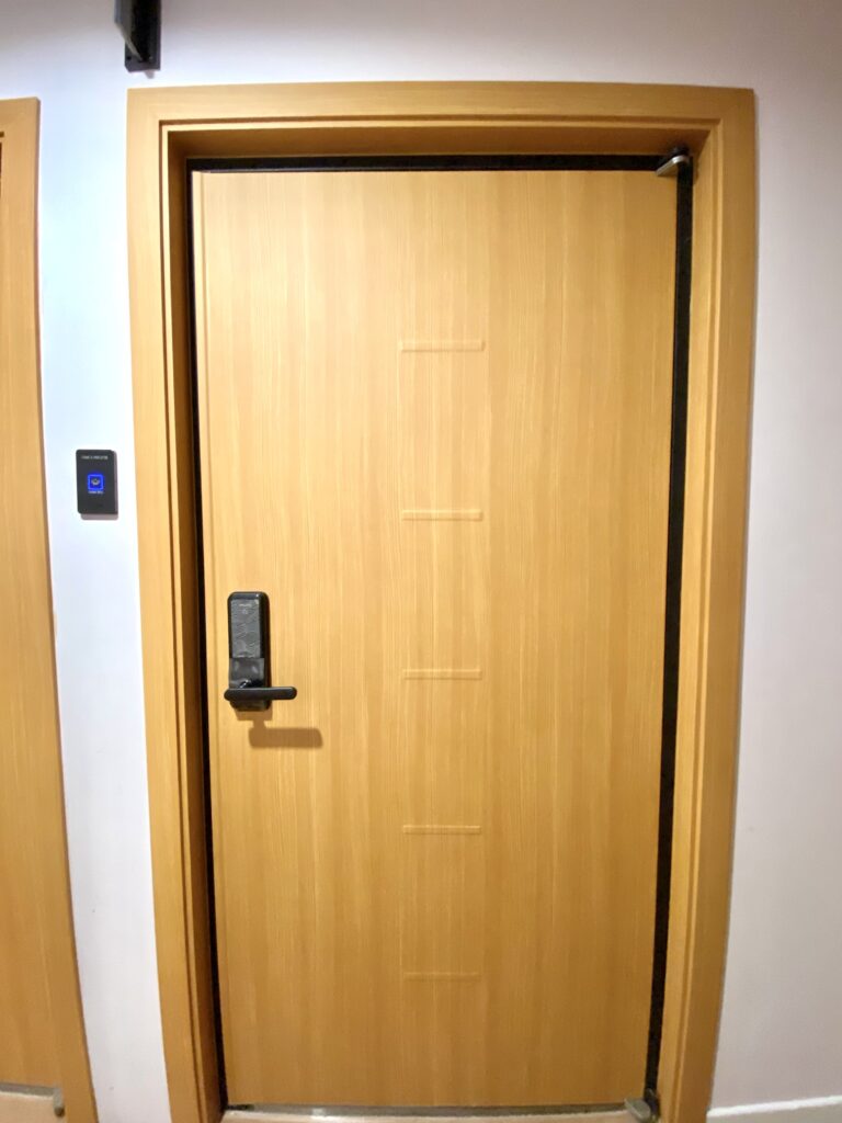 구미 모텔 리모델링 후 객실문